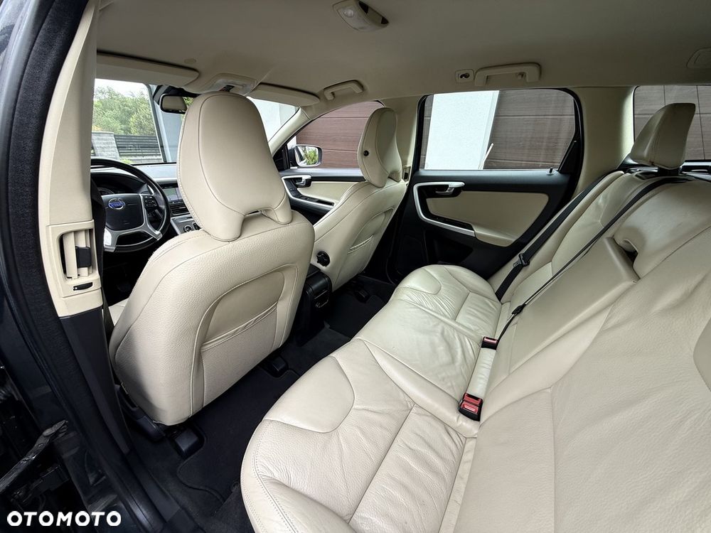 Volvo XC 60 DRIVe Momentum - 17