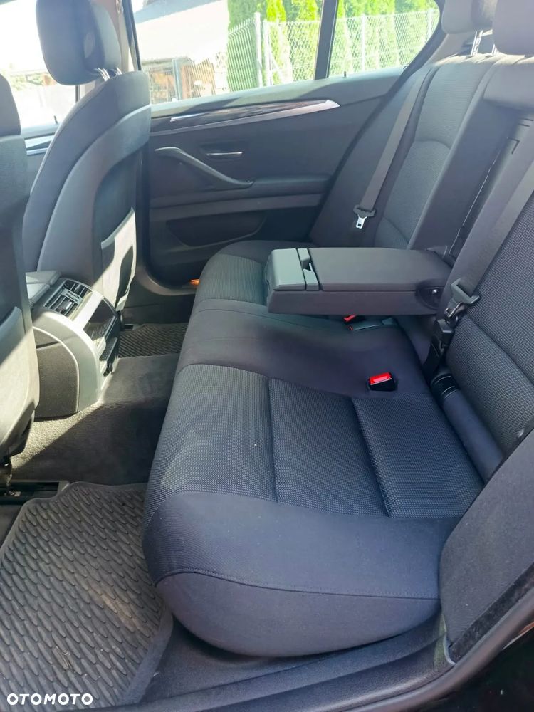 BMW Seria 5 525d xDrive - 10