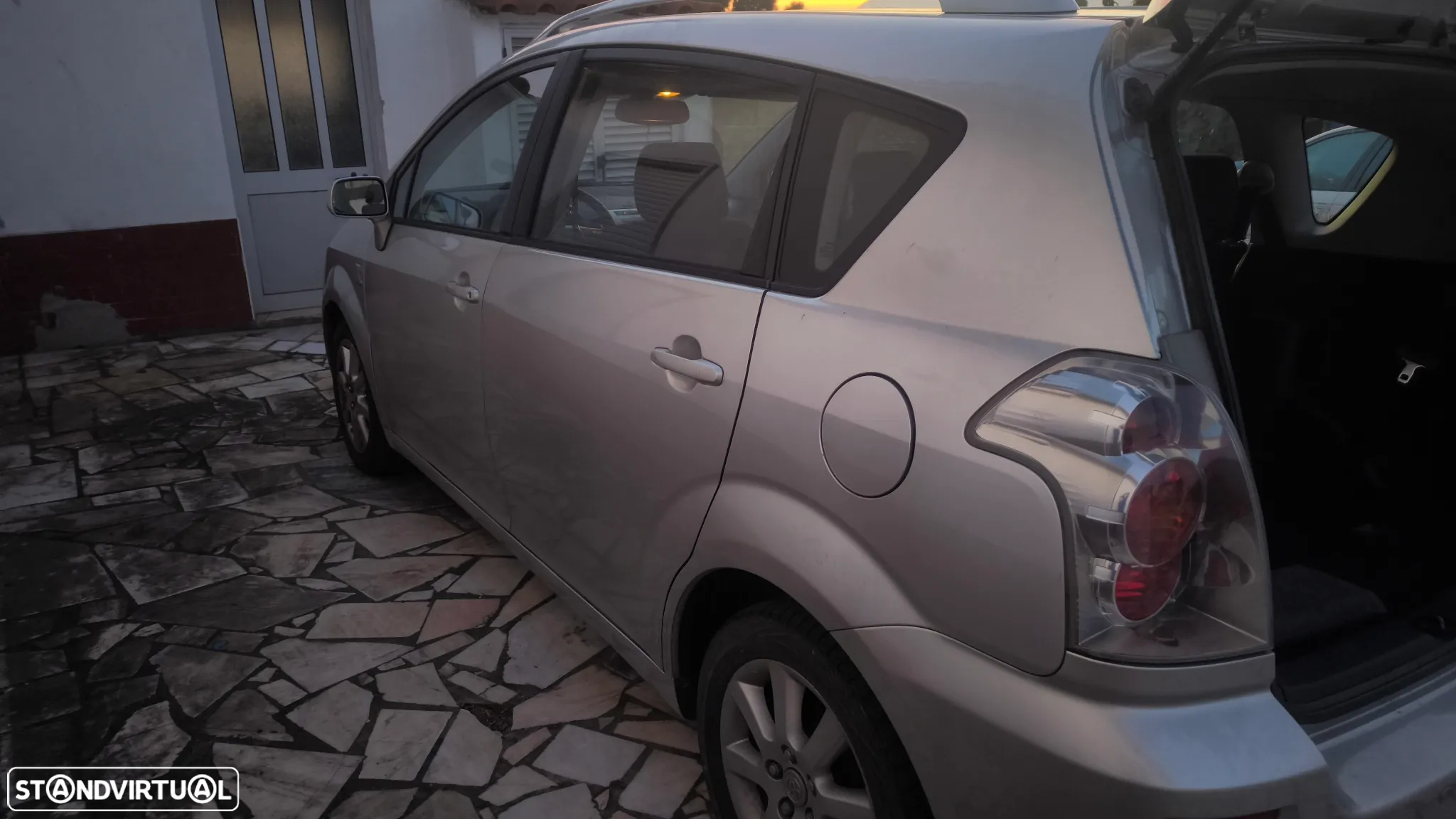 Toyota Corolla Verso 2.0 D-4D - 4