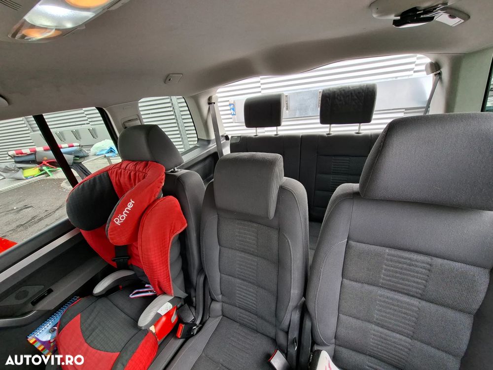 Volkswagen Touran 2.0 TDI DPF DSG Highline - 25
