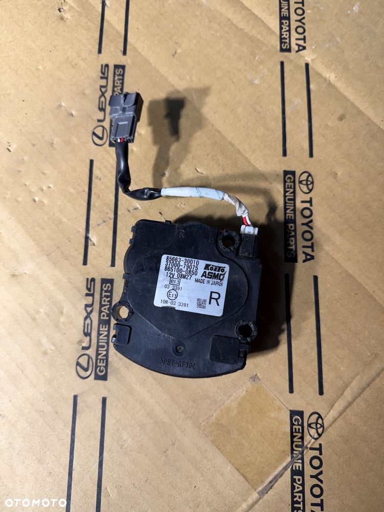 Silniczek lampy prawy Lexus RX450h 09-12r. Nr. 85663-30010. - 1