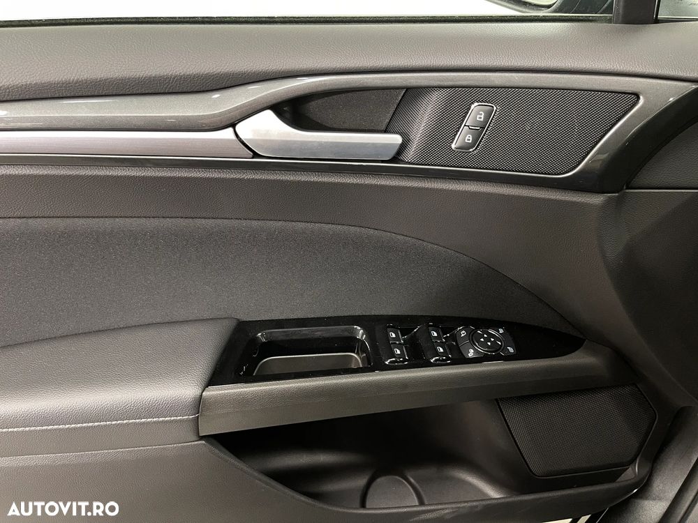 Ford Mondeo 2.0 HEV Titanium - 25