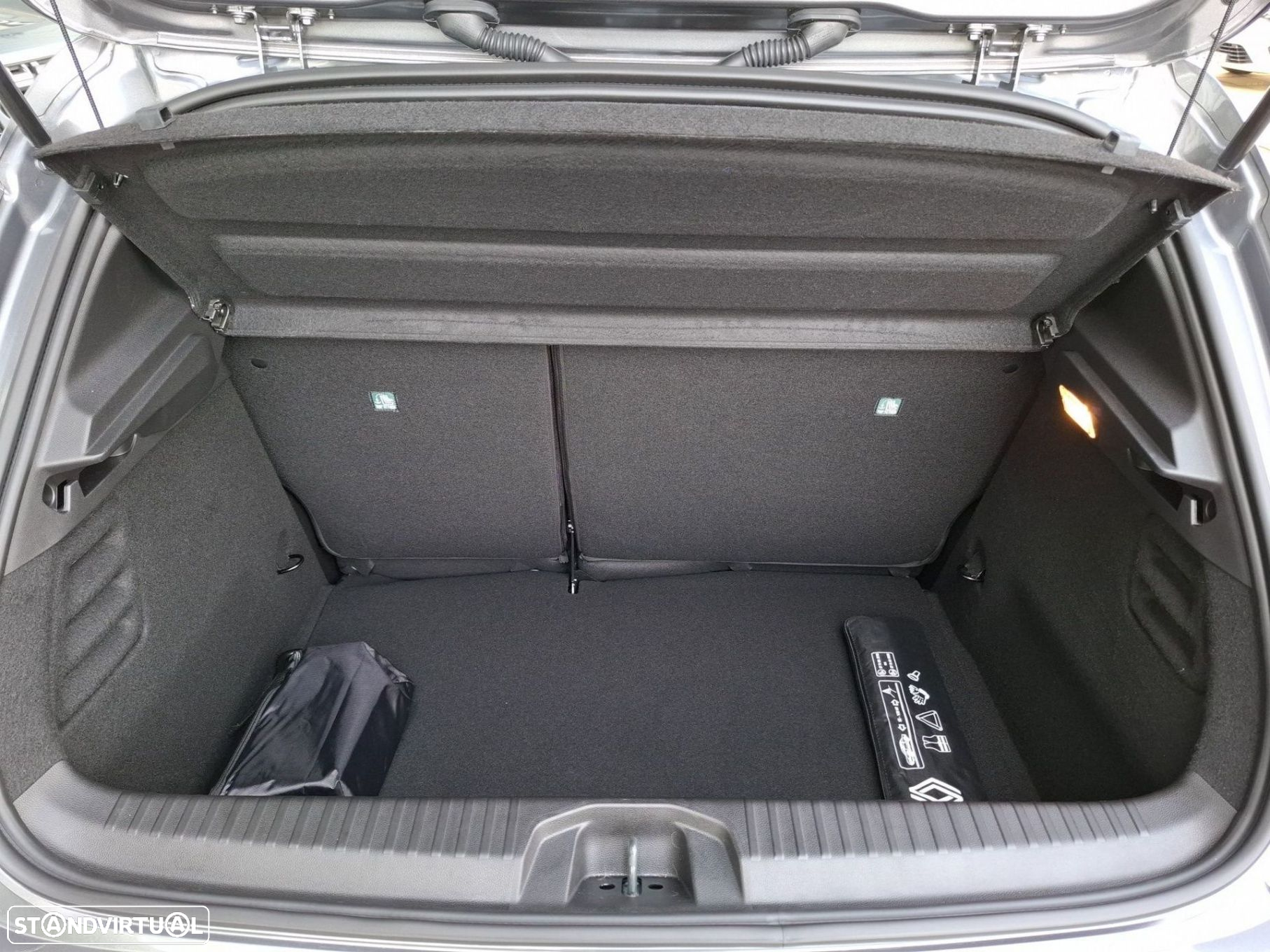 Renault Clio 1.0 TCe Techno Bi-Fuel - 26