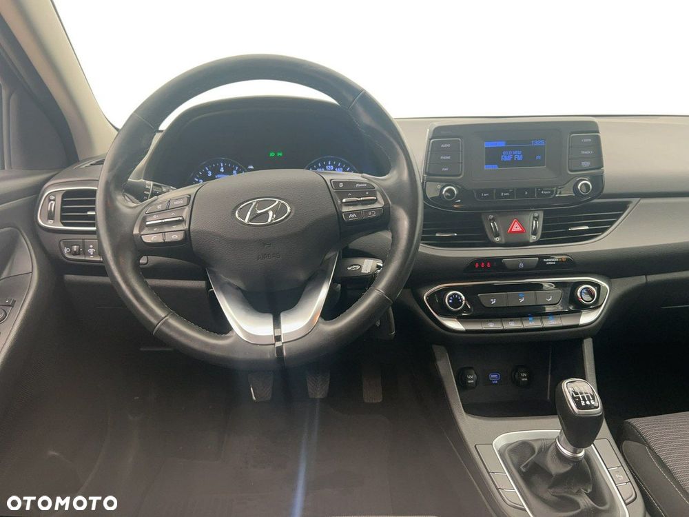 Hyundai i30 1.5 DPI Classic + - 9