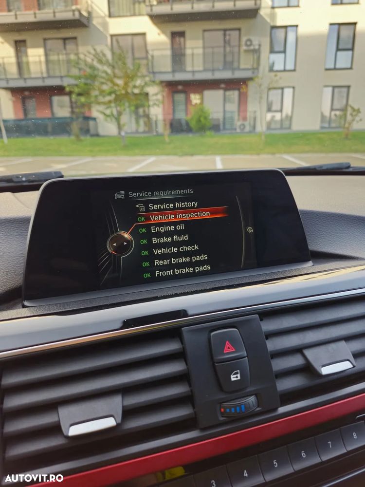 BMW Seria 3 318d Touring Aut. Sport Line - 11