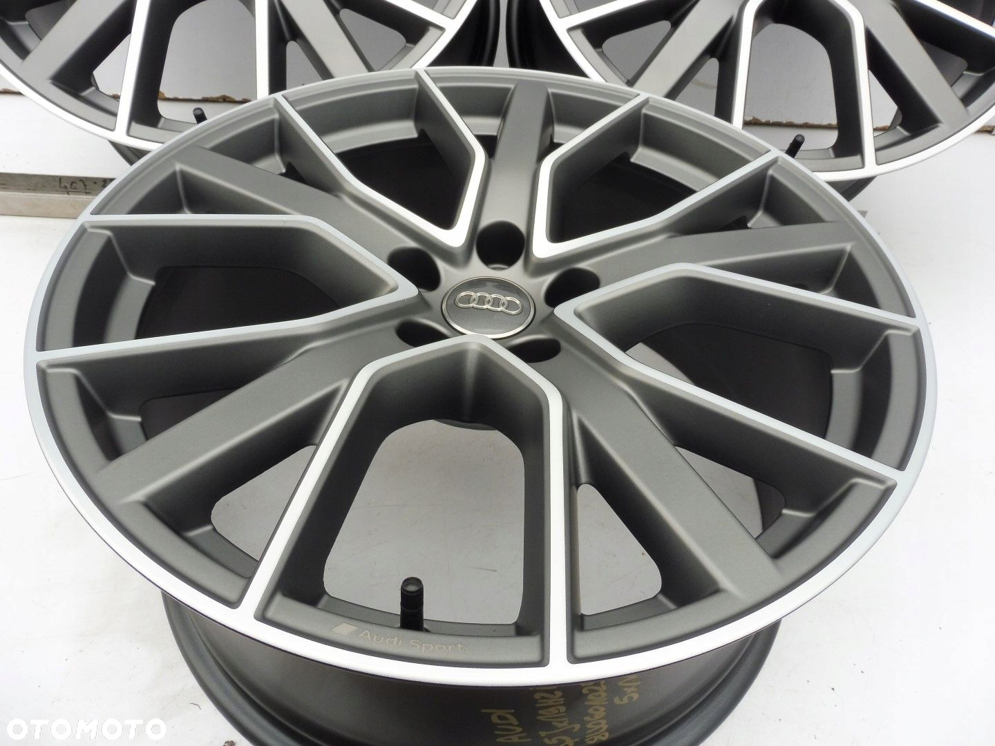 Felgi Audi A4 B9 8W0601025DH - 9