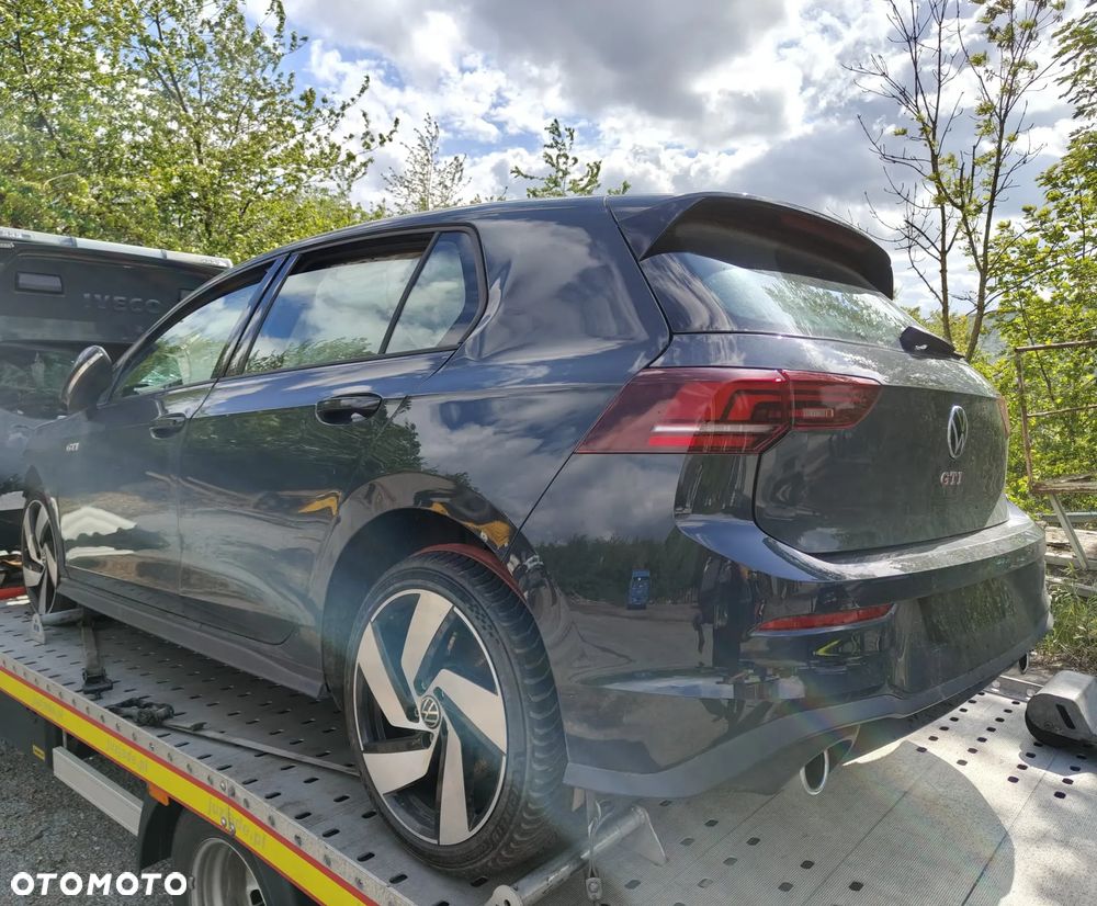 Volkswagen Golf - 2
