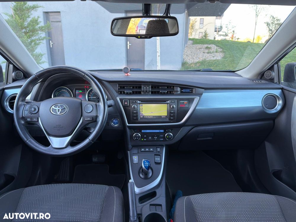 Toyota Auris 1.8 L VVT-i Luna - 5
