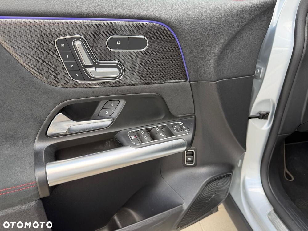 Mercedes-Benz GLA 200 AMG Line - 13