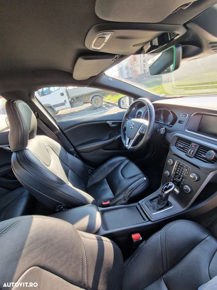 Volvo V40 D2 Aut. Momentum - 10