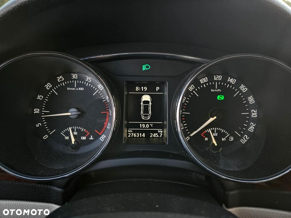 Skoda Superb 2.0 TDI Elegance DSG - 10