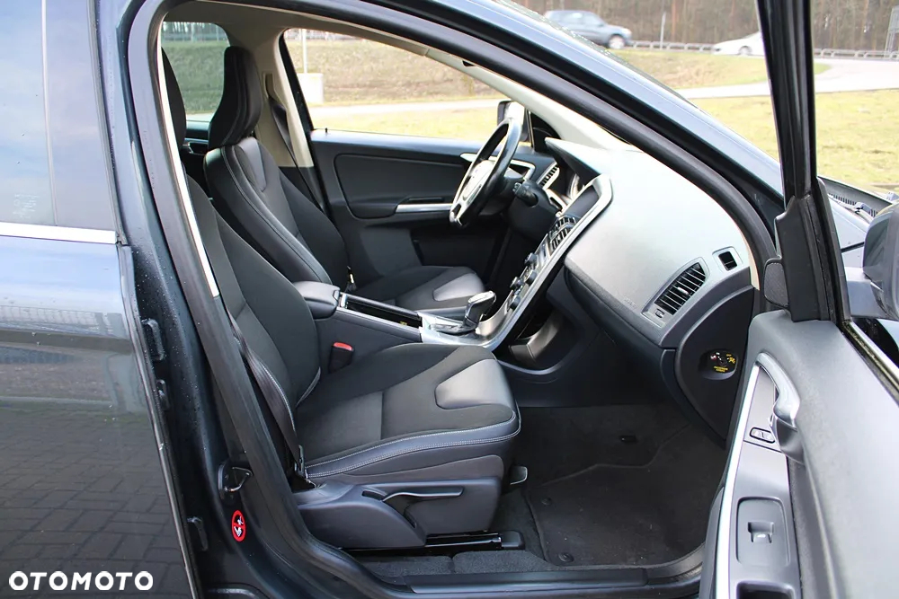 Volvo XC 60 2.4D AWD Momentum - 32