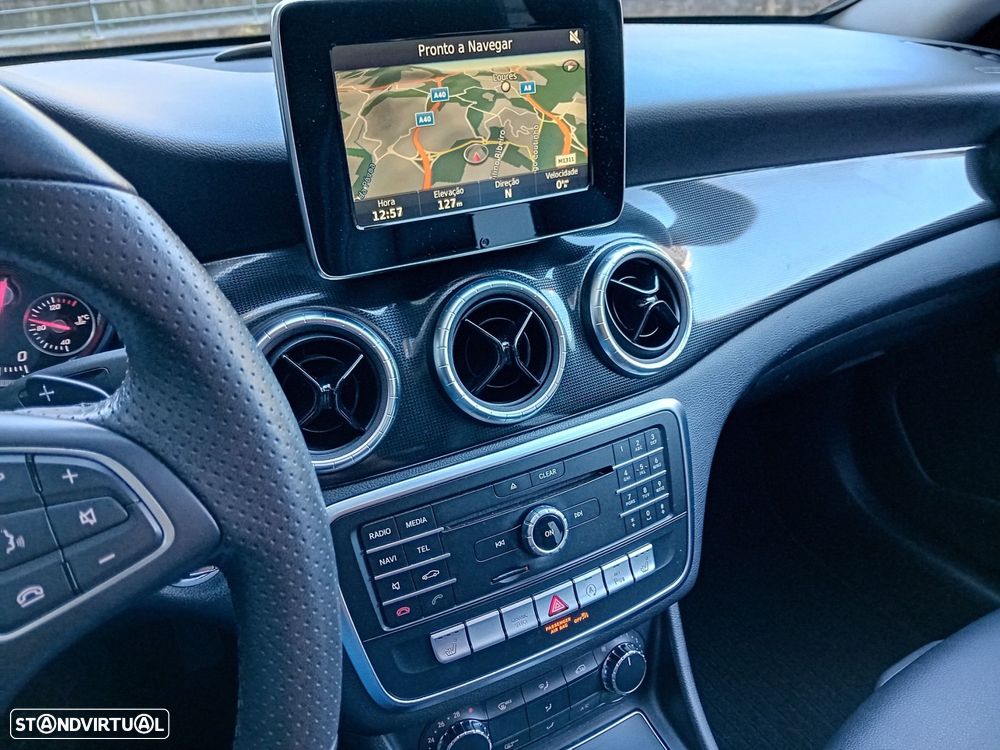 Mercedes-Benz CLA 180 7G-DCT UrbanStyle Edition - 20