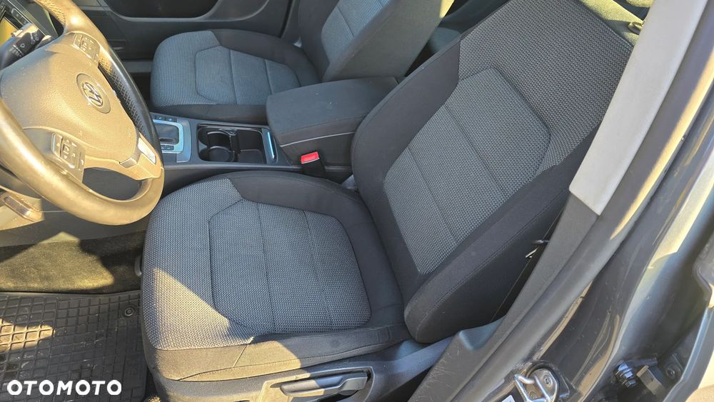 Volkswagen Passat Variant 2.0 TDI DSG BlueMotion Technology Business Edition - 23