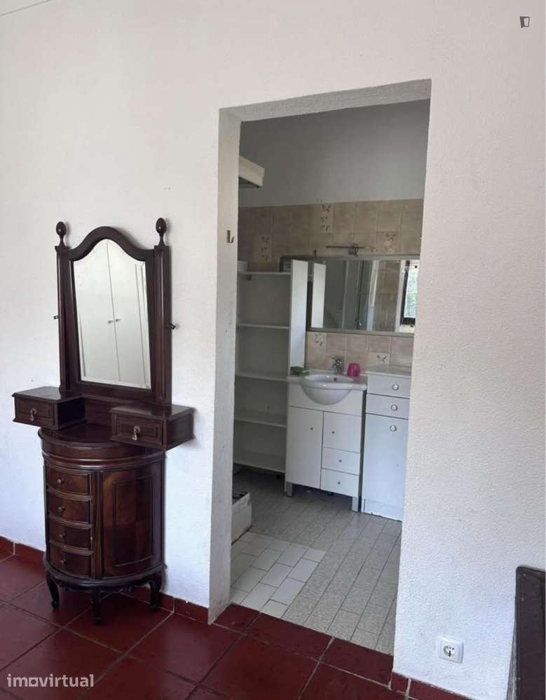 Quarto - localizado em Setubal - Grande imagem: 2/7