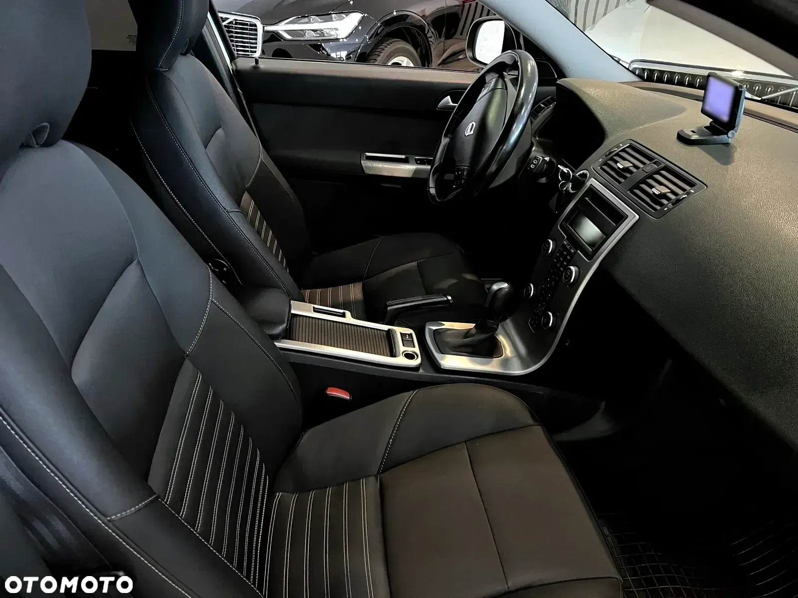 Volvo V50 D2 R-Design - 22