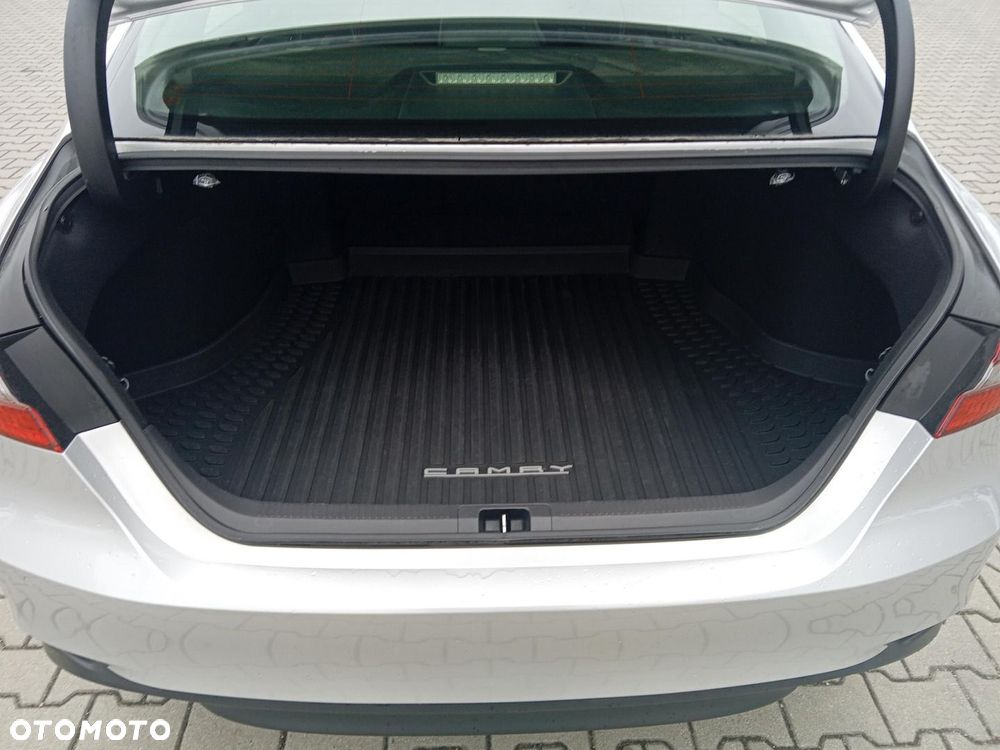 Toyota Camry 2.5 Hybrid Comfort CVT - 18