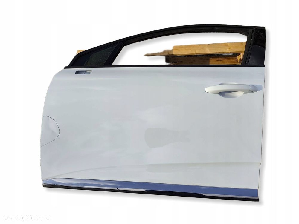 RENAULT CLIO 5 V PRZEDNIE LEWE DRZWI OY369 - 1