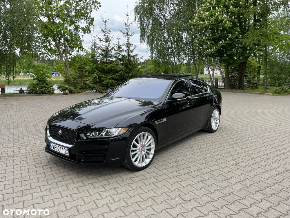 Jaguar XE 30t AWD Portfolio - 1