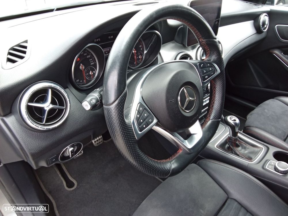 Mercedes-Benz CLA 180 d Shooting Brake AMG Line - 21