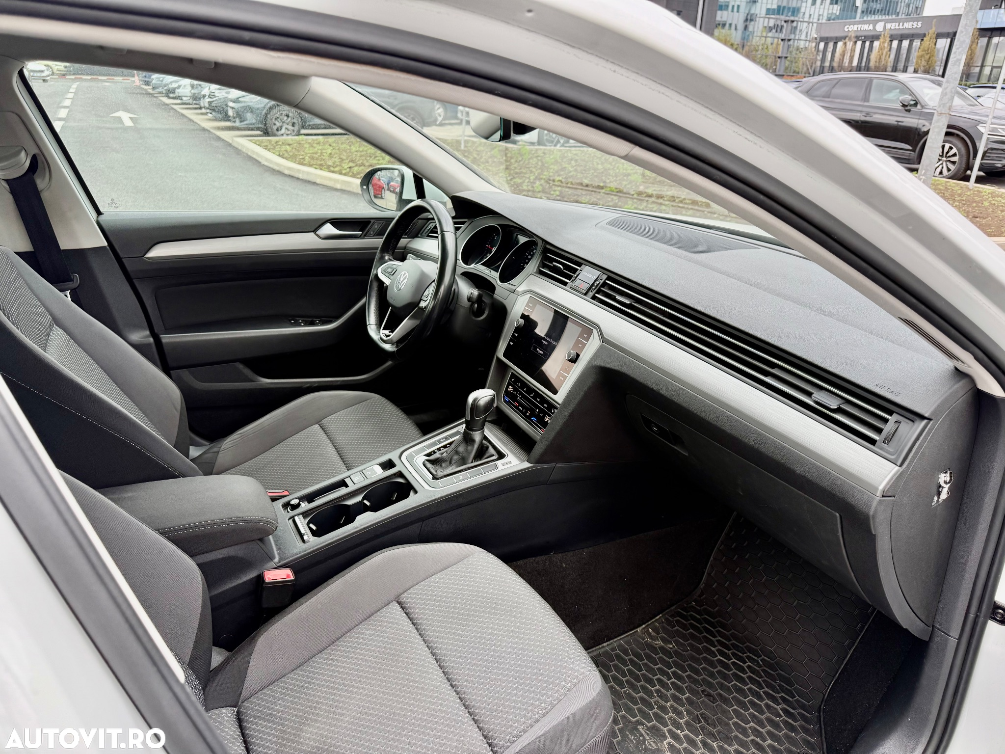 Volkswagen Passat 2.0 TDI DSG Trendline - 6