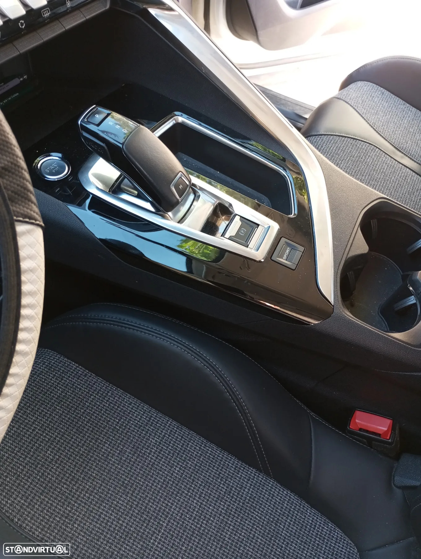 Peugeot 3008 PureTech 130 Stop & Start GPF EAT8 Allure - 3