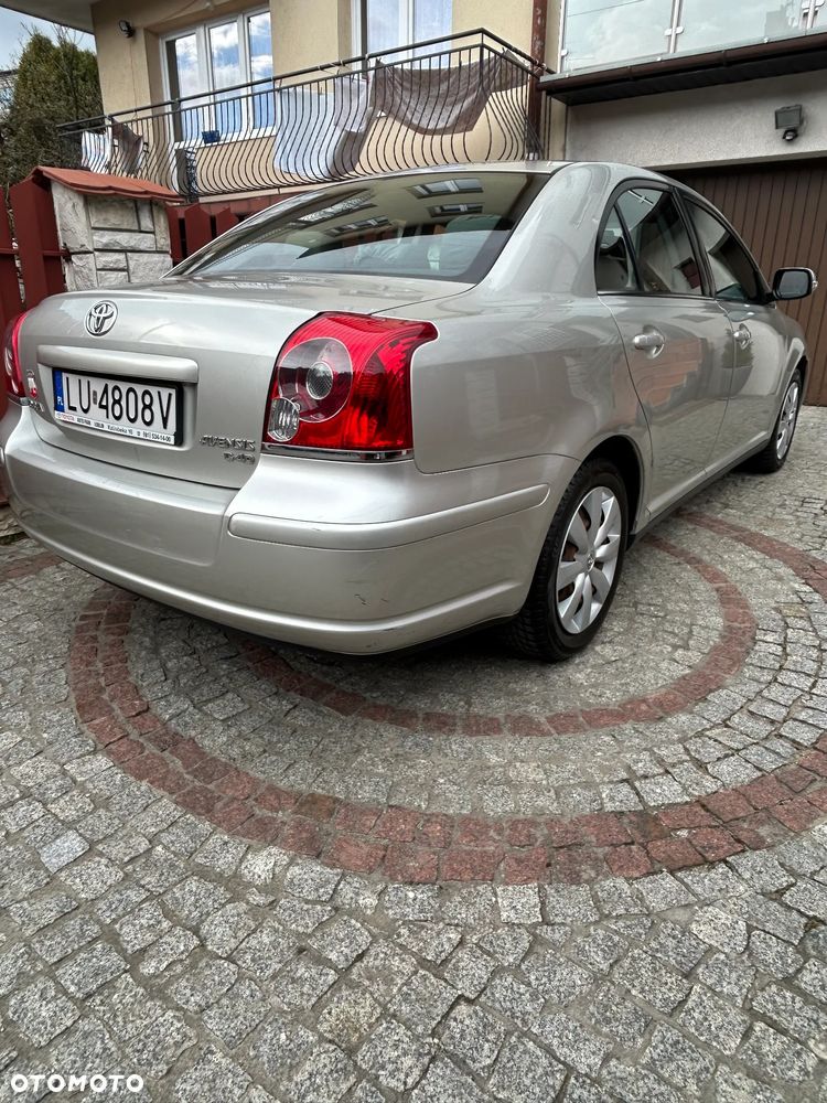 Toyota Avensis - 2