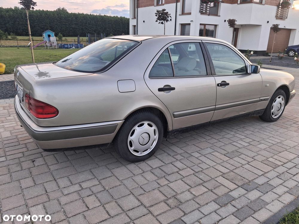 Mercedes-Benz Klasa E - 4