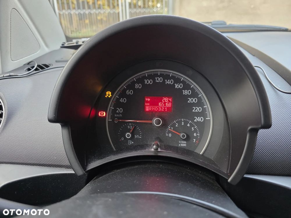 Volkswagen New Beetle - 5