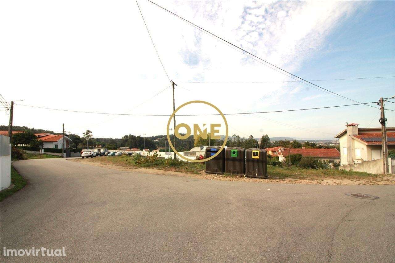 Terreno com 1400m2 de construção situa-se a apenas 3 minutos do centro - Grande imagem: 4/6