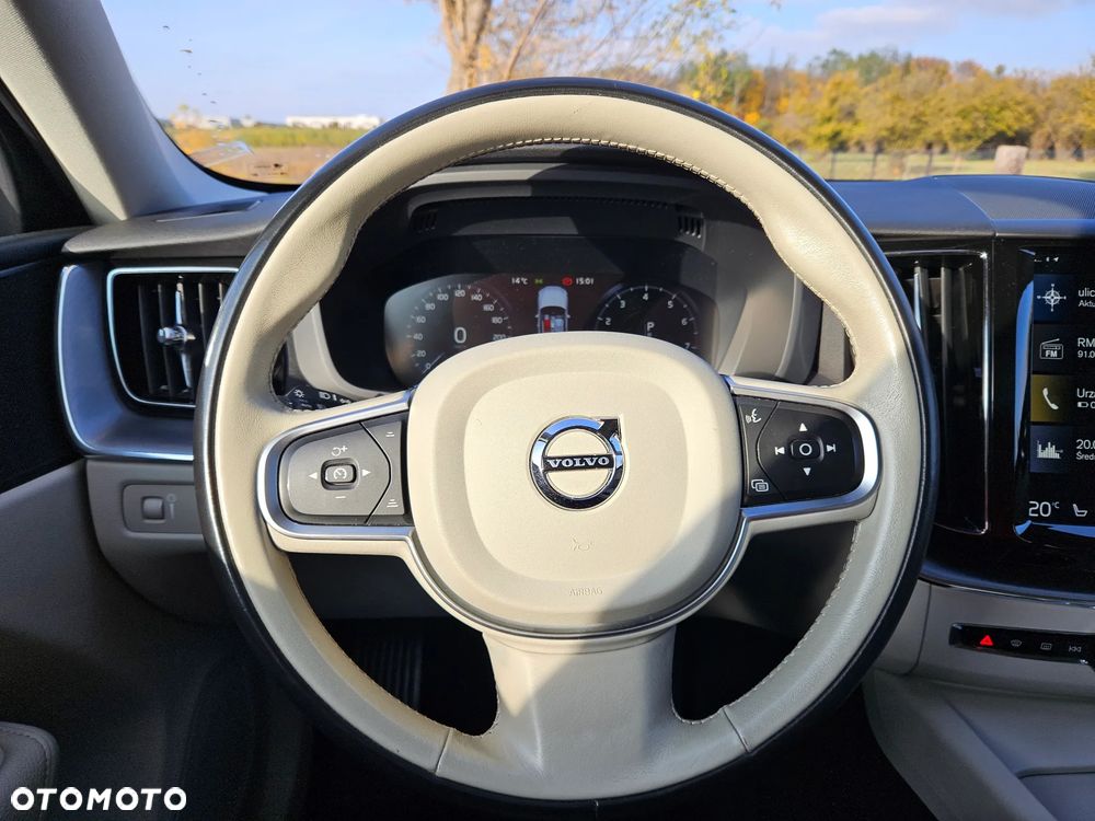 Volvo XC 60 T5 AWD Momentum Pro - 7