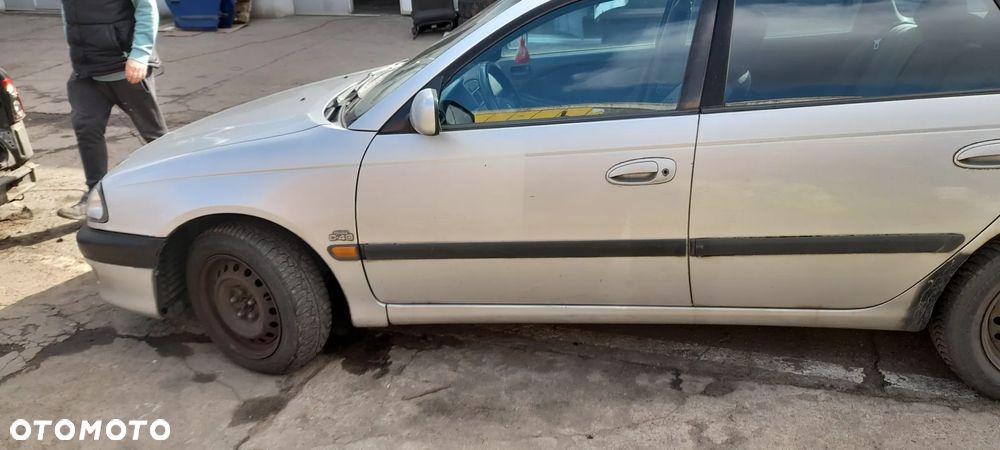 SILNIK DIESEL TOYOTA AVENSIS T22 2.0 D4D - 4