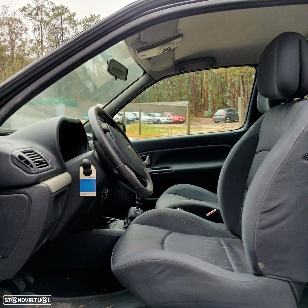 Renault Clio II 1.5 DCI de 2002 – Peças Usadas (10121) - 8