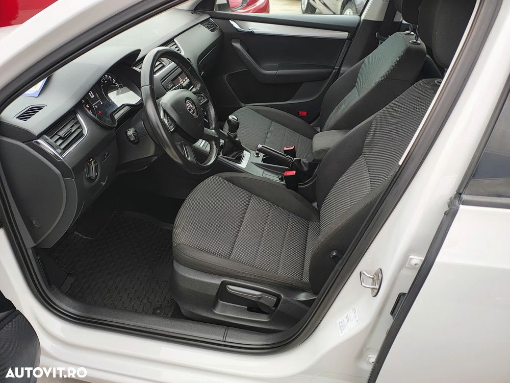 Skoda Octavia 1.6 TDI AMBITION - 17