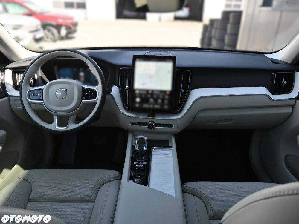 Volvo XC 60 B5 B AWD Plus Dark - 5