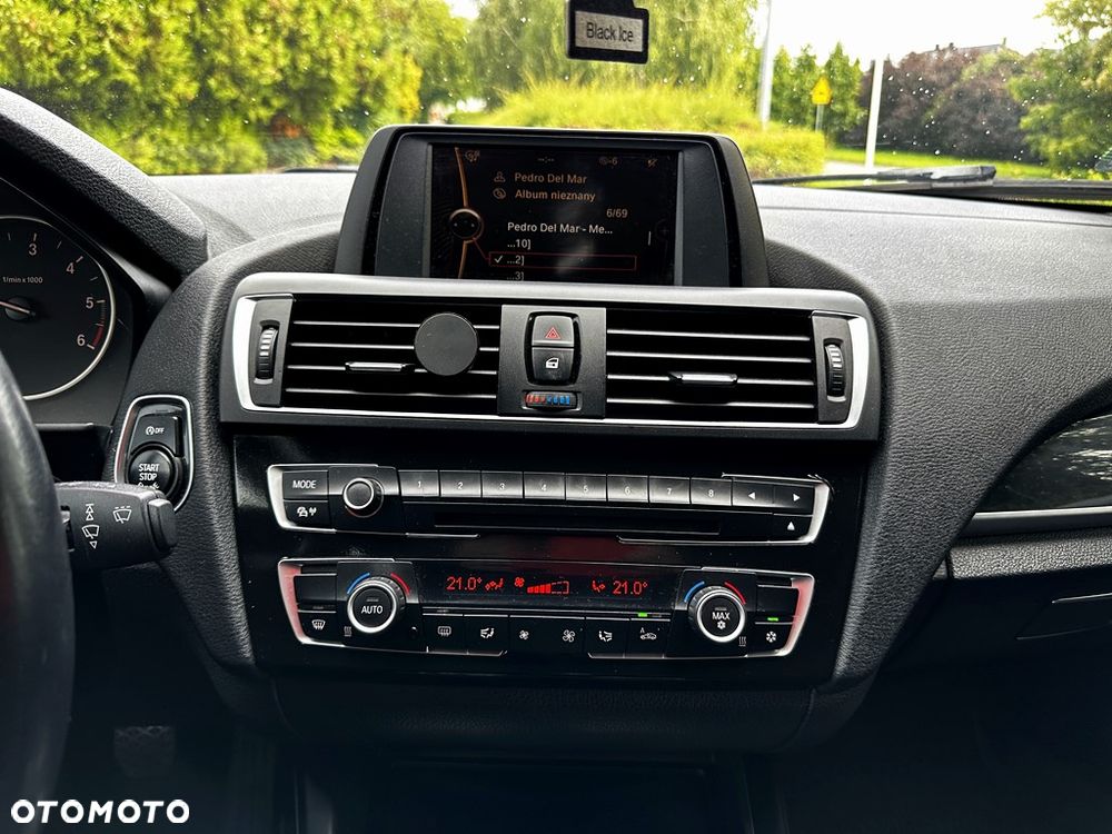 BMW Seria 1 118d Sport Line - 25