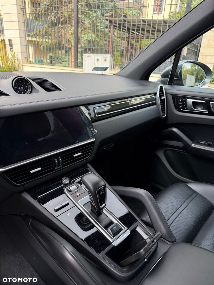 Porsche Cayenne - 21