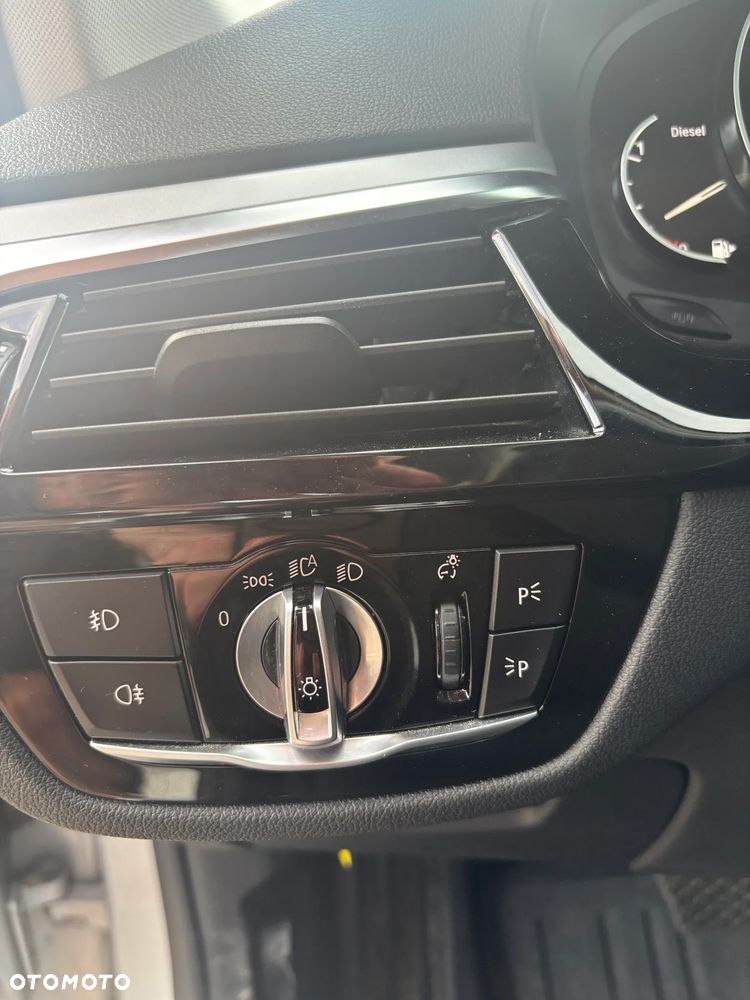 BMW Seria 5 530d xDrive - 26