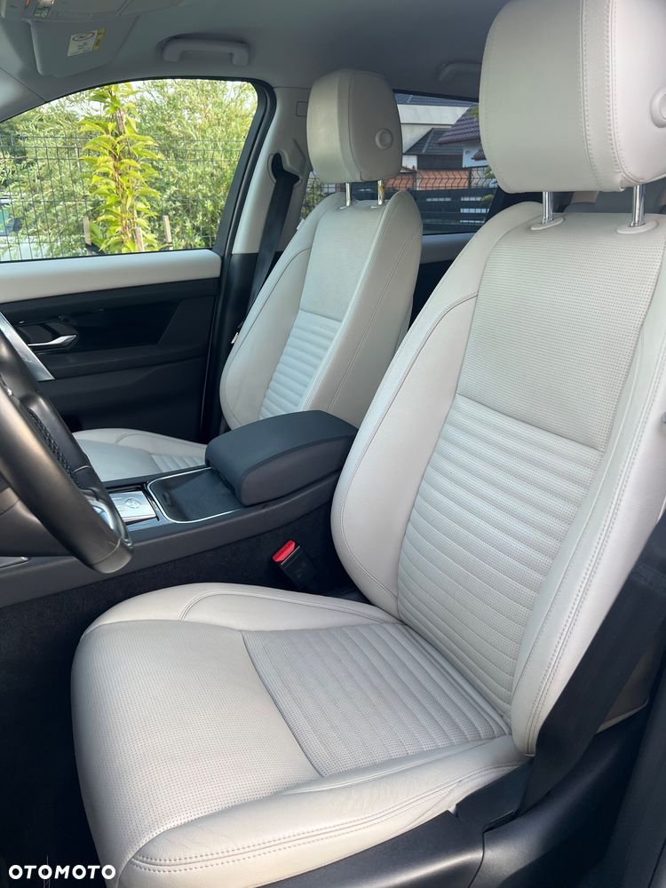 Land Rover Discovery Sport 2.0 P200 mHEV S - 17