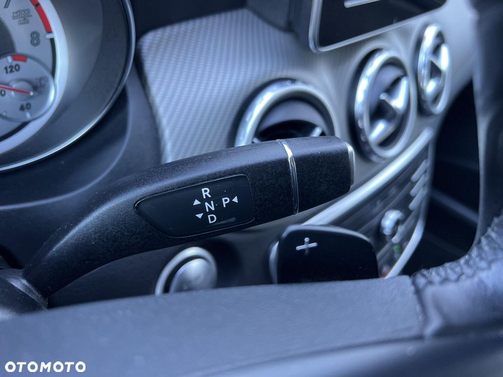 Mercedes-Benz GLA - 18