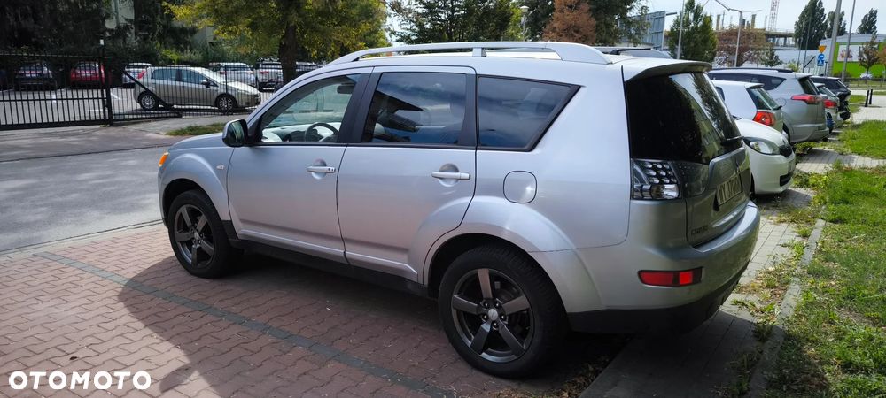 Mitsubishi Outlander 2.0 DID Intense + - 3