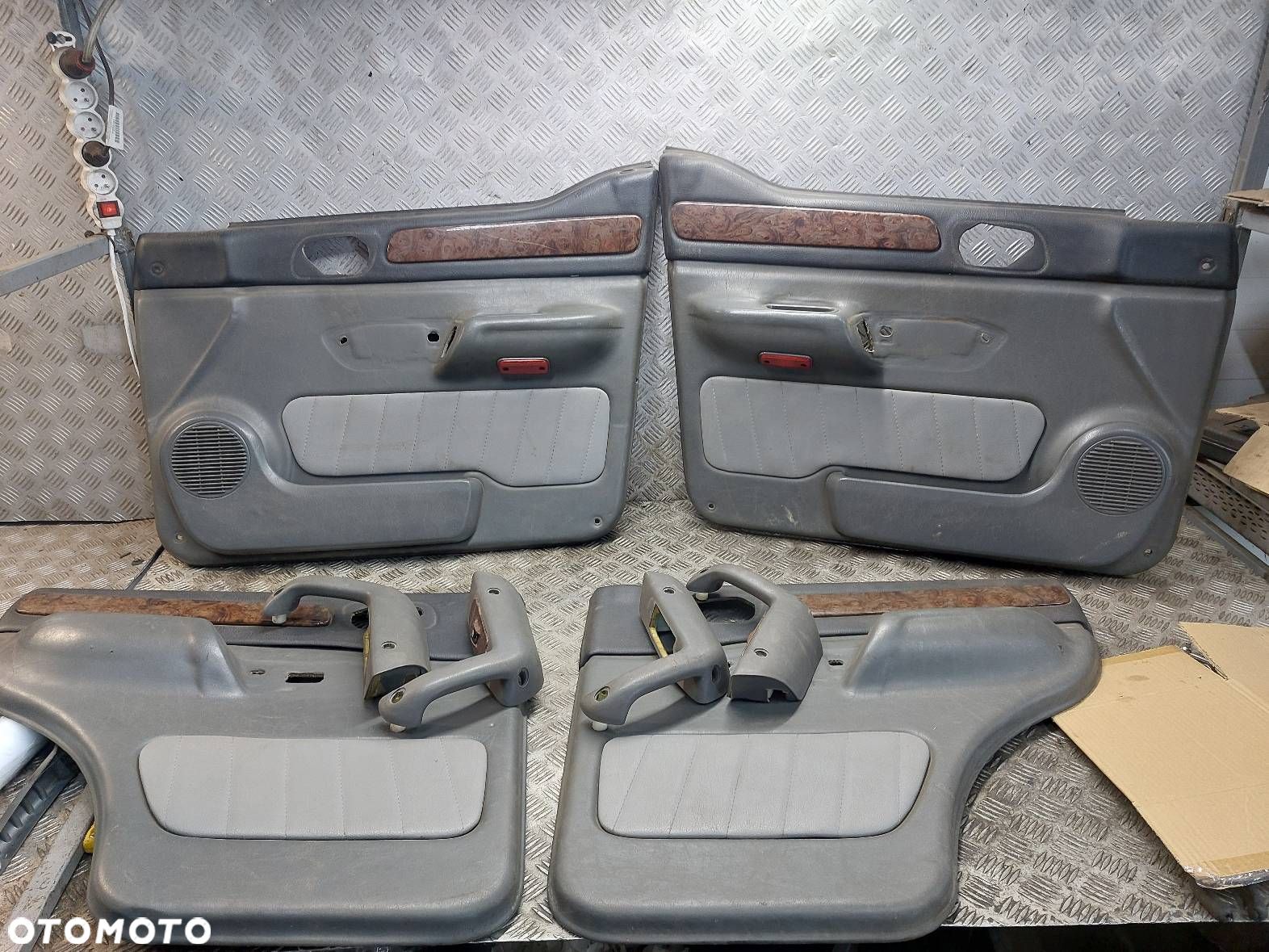 BOCZEK BOCZKI DRZWI KOMPLET SSANGYONG MUSSO I - 1