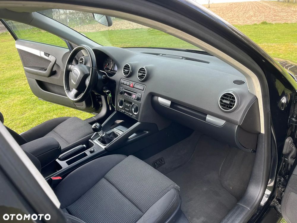 Audi A3 Sportback 1.6 S line Sportpaket plus - 23