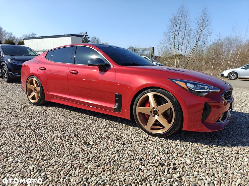 Kia Stinger - 1