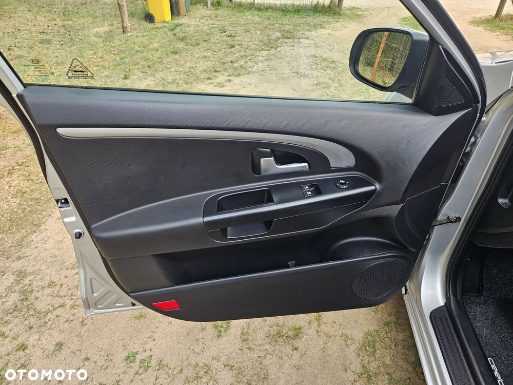 Kia Ceed - 31