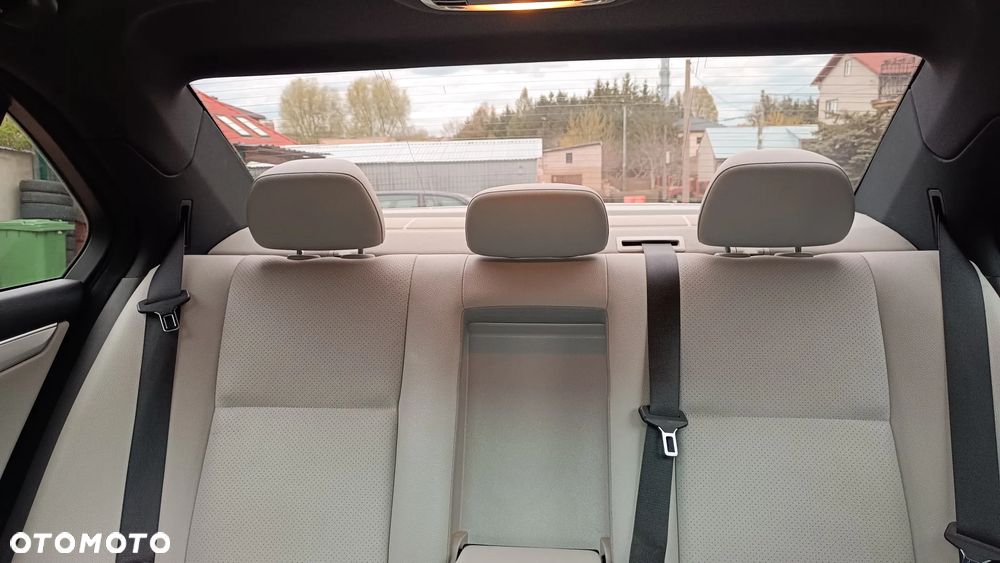 Mercedes-Benz Klasa C 250 CGI Automatik BlueEFFICIENCY - 19