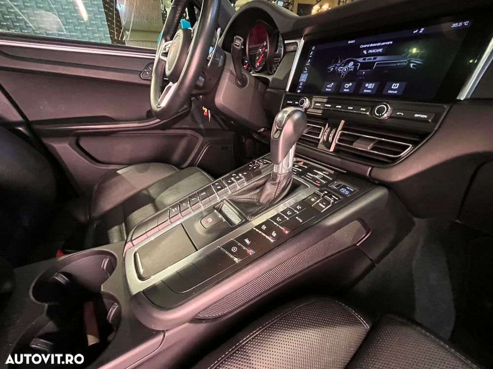 Porsche Macan - 24
