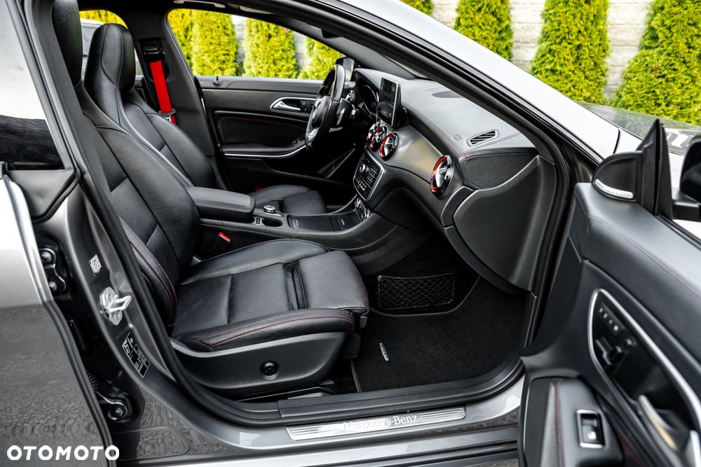 Mercedes-Benz CLA 250 4Matic 7G-DCT Sport - 24