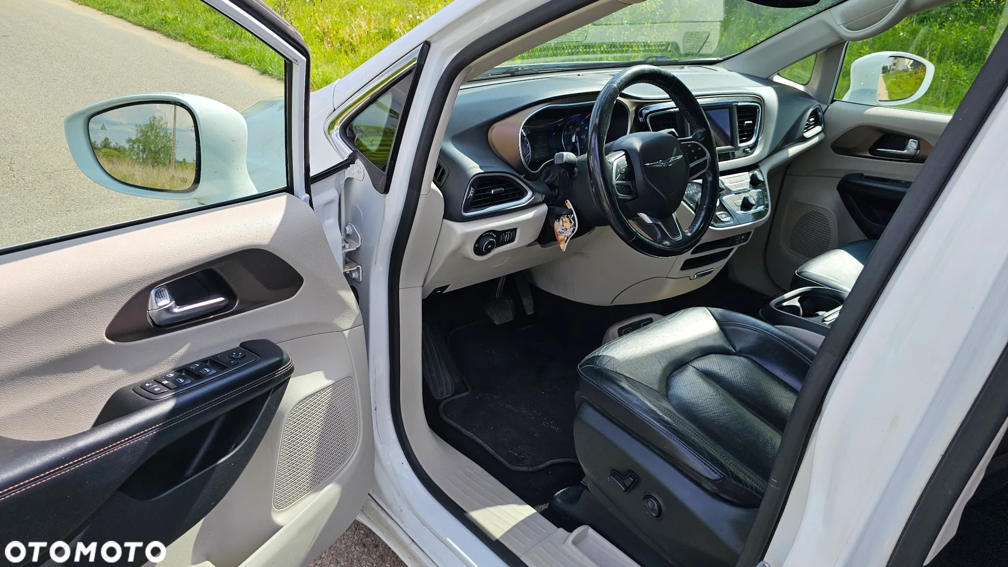 Chrysler Pacifica - 16