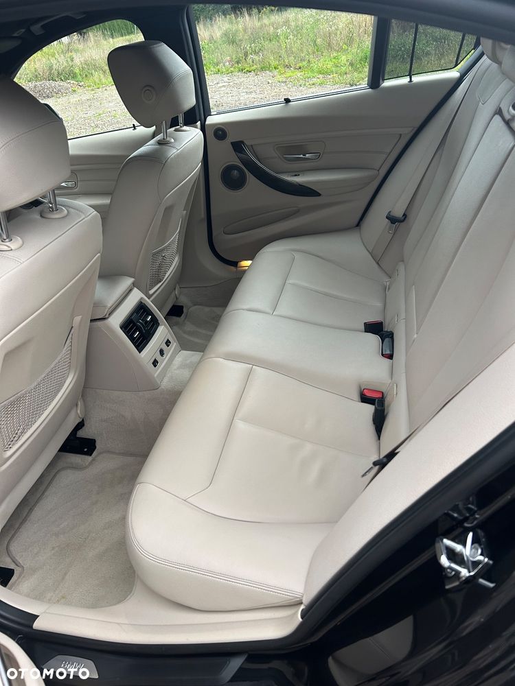 BMW Seria 3 320d - 10